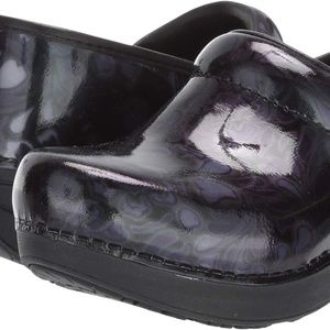 dansko filigree floral patent